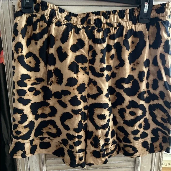 ANDTHEWHY Women’s Leopard Print Drawstring Shorts - Picture 2 of 3